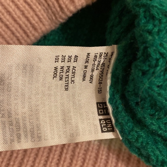 Marni Uniqlo V-Neck Sweater Vest in Green and Pink. Size M - Picture 6 of 8